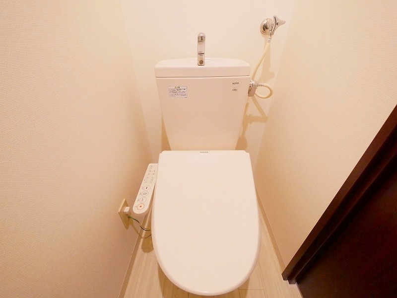 トイレ　清潔感のあるウォシュレット付きのトイレです♪