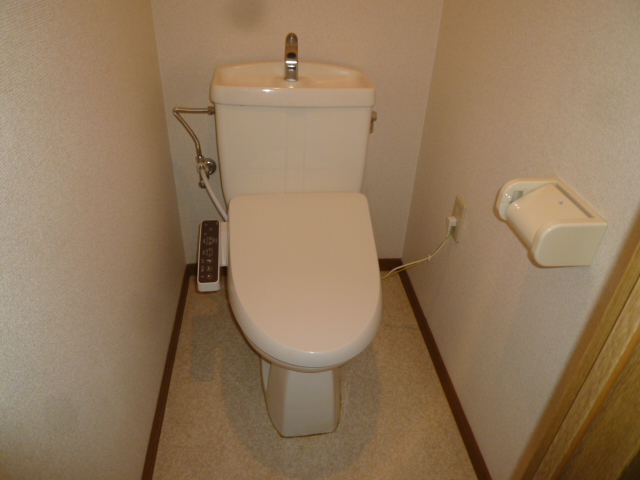 トイレ　温水洗浄便座
