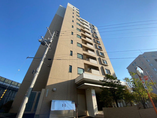 札幌市中央区南十九条西のマンションの建物外観