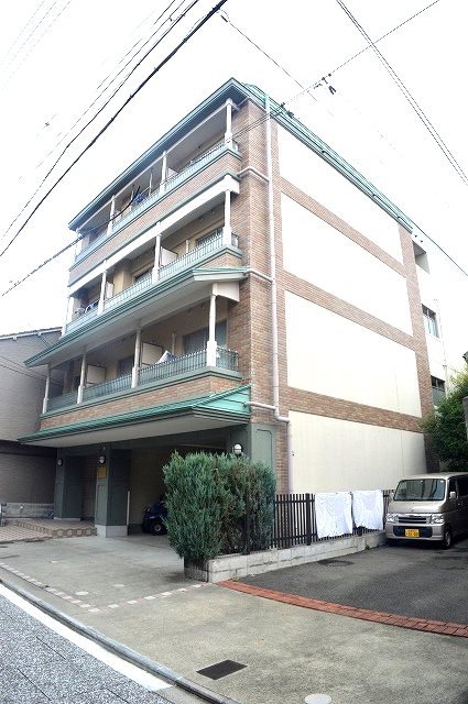 京都市下京区西新屋敷上之町のマンションの建物外観