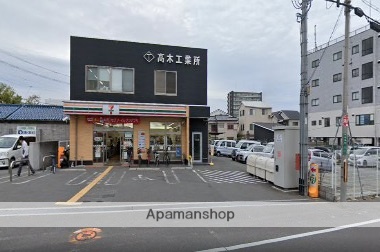 コンビニ　セブンイレブン（コンビニ）まで687m