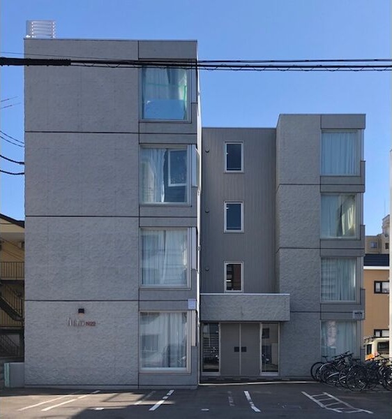 札幌市北区北二十二条西のマンションの建物外観
