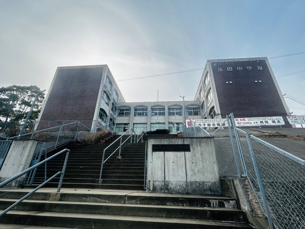 【京都郡苅田町磯浜町のマンションの中学校】