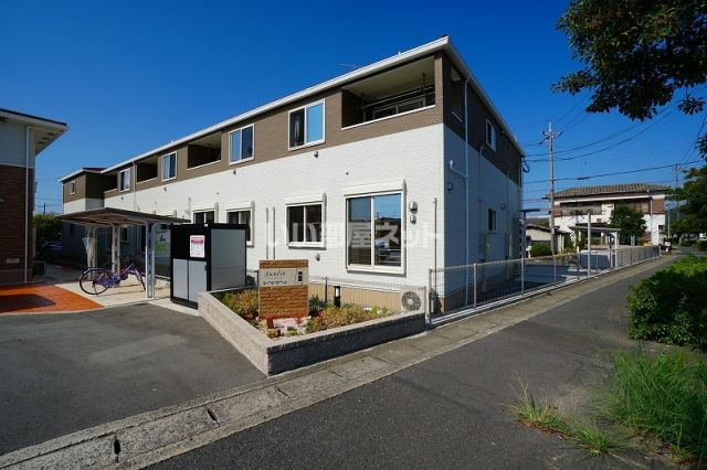 【倉敷市福田町古新田のアパートの建物外観】