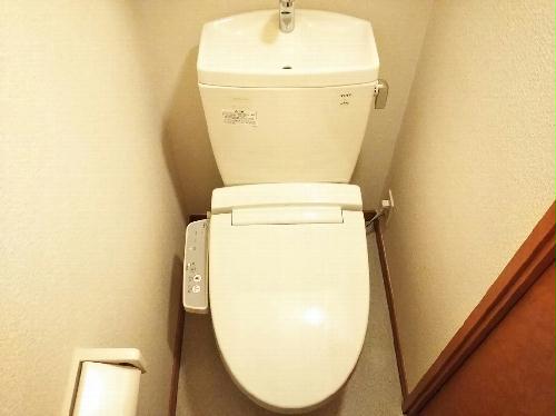 トイレ　温水洗浄便座付き。同タイプの写真です。