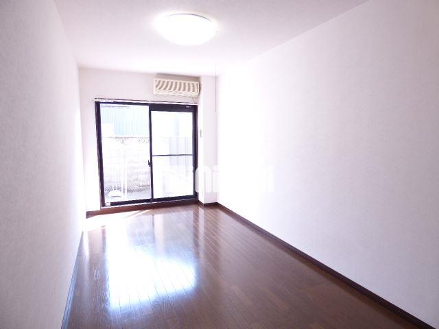 居室・リビング　広々したお部屋です