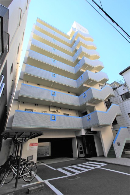 松山市歩行町のマンションの建物外観