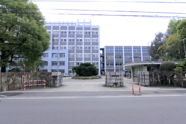 【松山市歩行町のマンションの大学・短大】