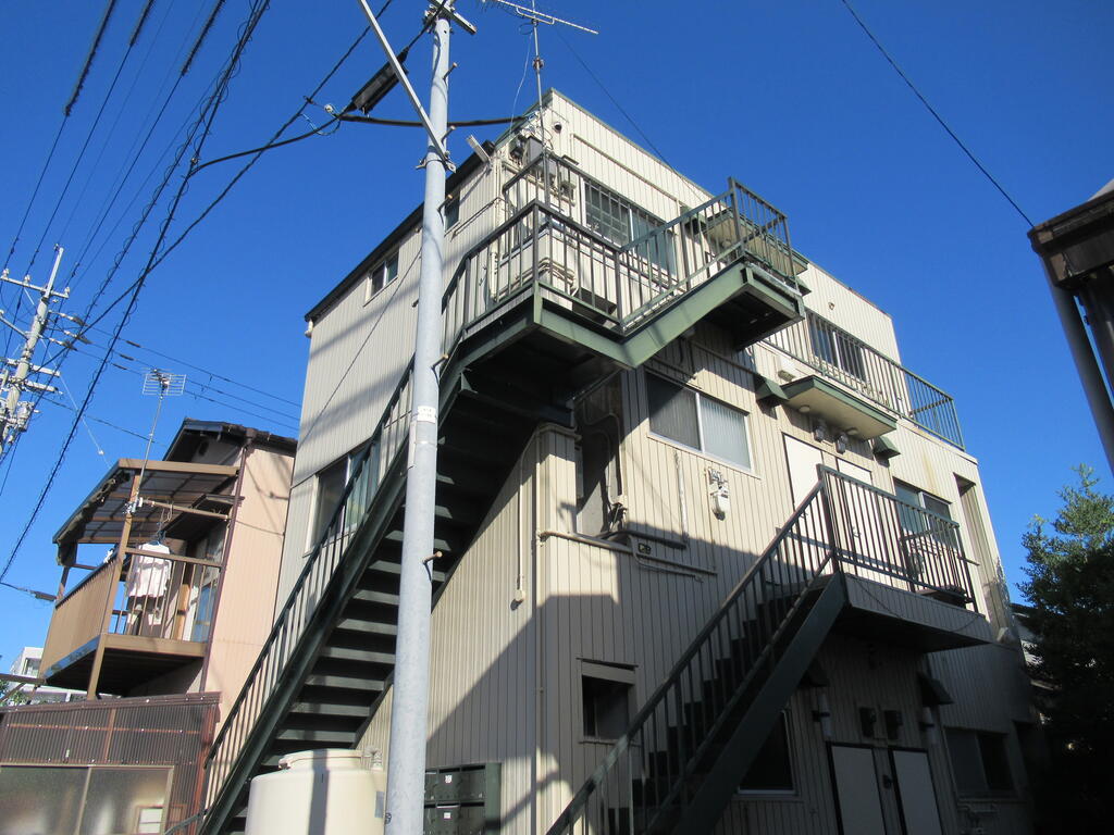 【東風荘の建物外観】