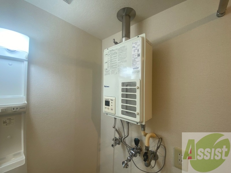 その他設備　給湯器は簡単操作で温度調整ができますよ。