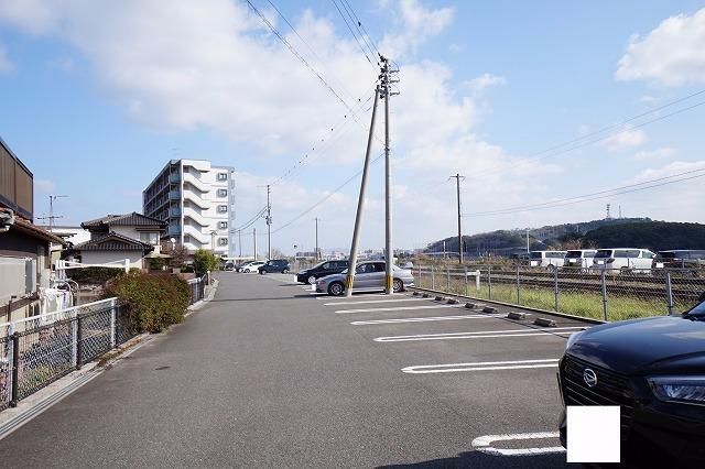 【グレイスガーデン岬（はな）の山の駐車場】