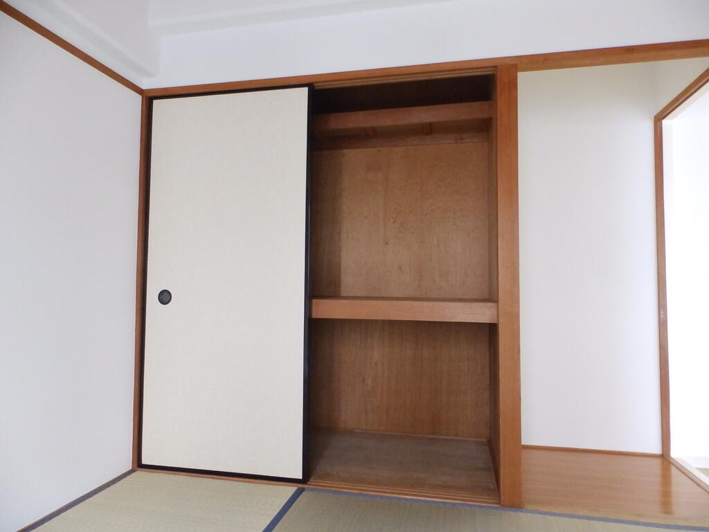 収納　押入