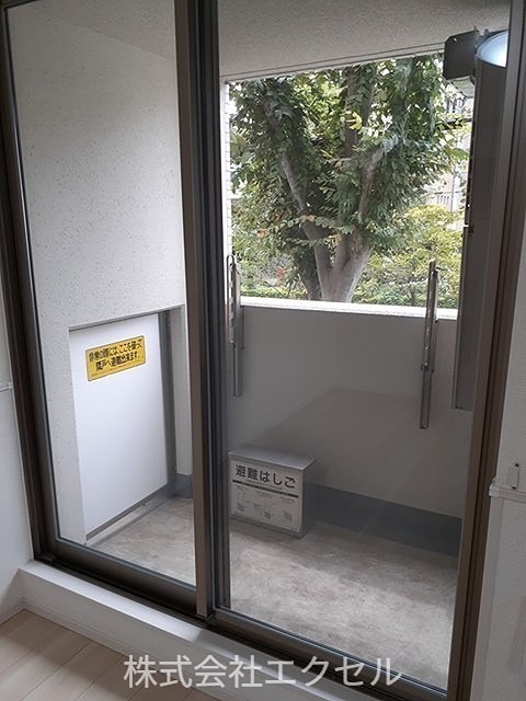 バルコニー　南西向きで日当たり良好です。