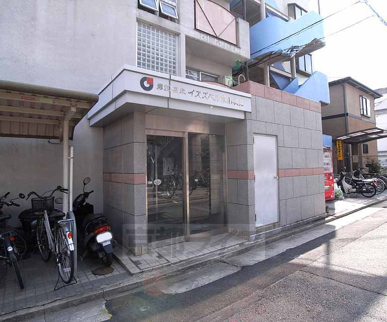 【京都市伏見区東柳町のマンションのエントランス】