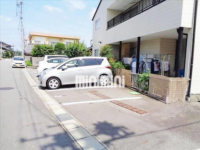 【礼仁館の駐車場】