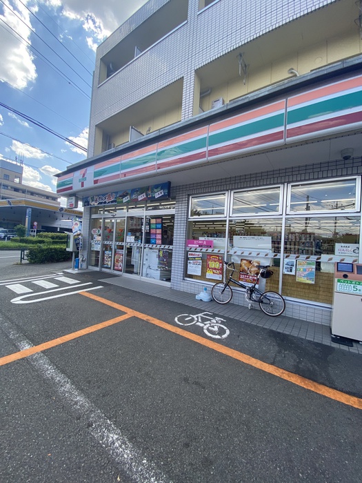 コンビニ　セブンイレブン帝京大前店（コンビニ）まで334m