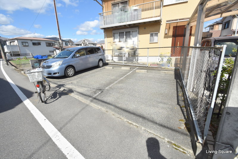 駐車場　別途契約要