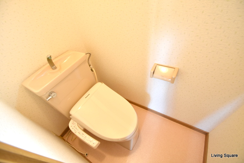 トイレ　温水洗浄付便座