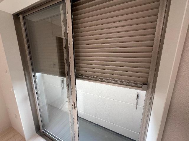 セキュリティ　窓シャッター
