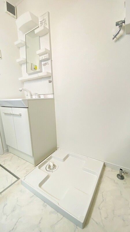 その他設備　防水パン付きの洗濯機置場です。