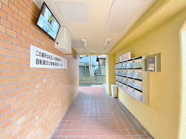 ロビー　防犯カメラ完備