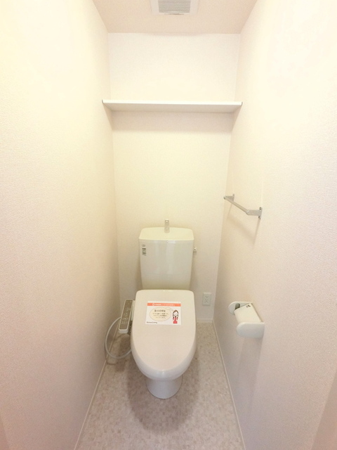 トイレ　温水洗浄暖房便座です。