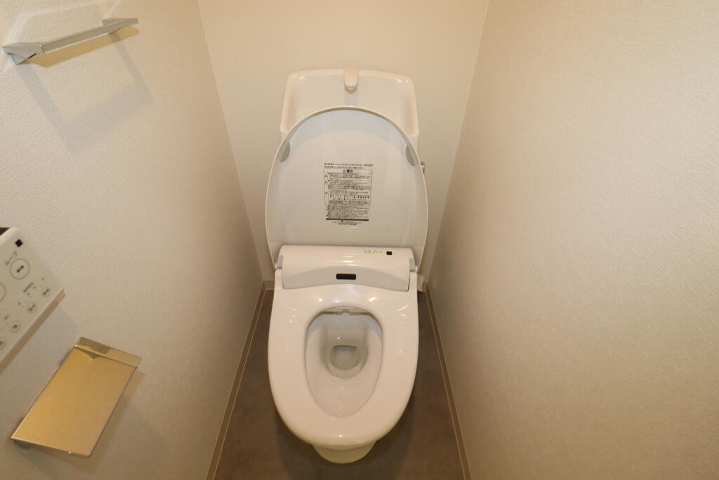 トイレ　同物件別号室の写真