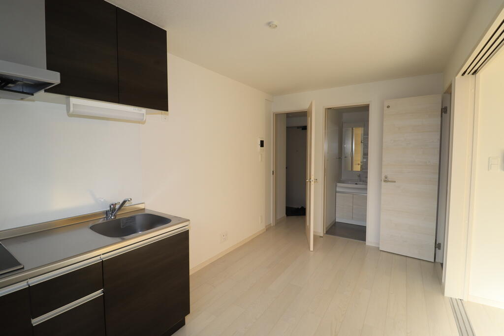 居室・リビング　同物件別号室の写真