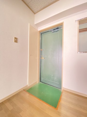 玄関　※別部屋写真