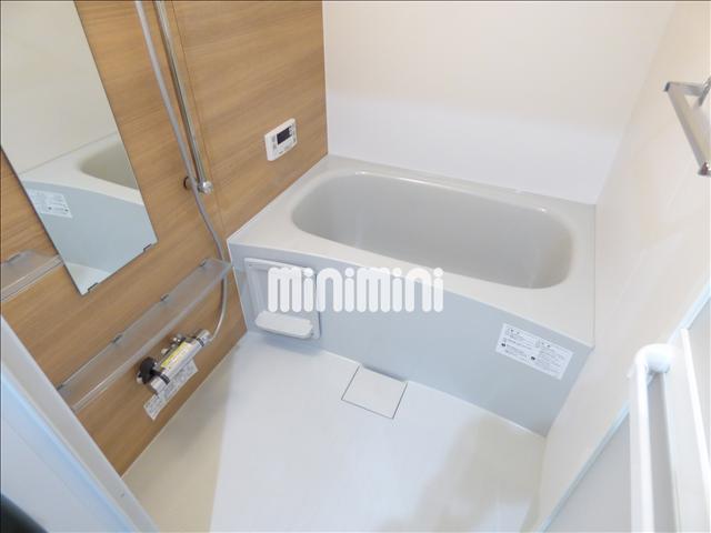 バス・シャワールーム　追炊き、大きな鏡あり