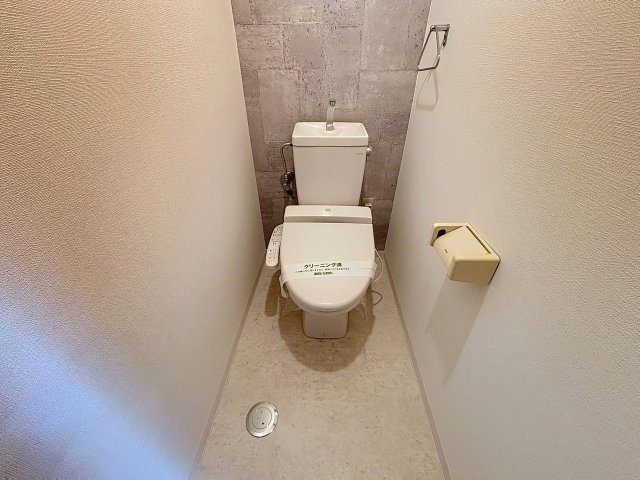 トイレ　掲載写真は同型モデルを掲載しております。実際のお部屋と仕様等