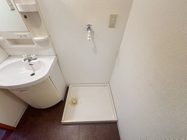 洗面設備　掲載写真は同型モデルを掲載しております。実際のお部屋と仕様等