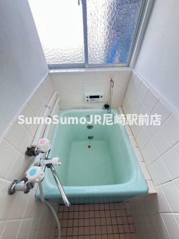 バス・シャワールーム　落ち着いた空間のお風呂です