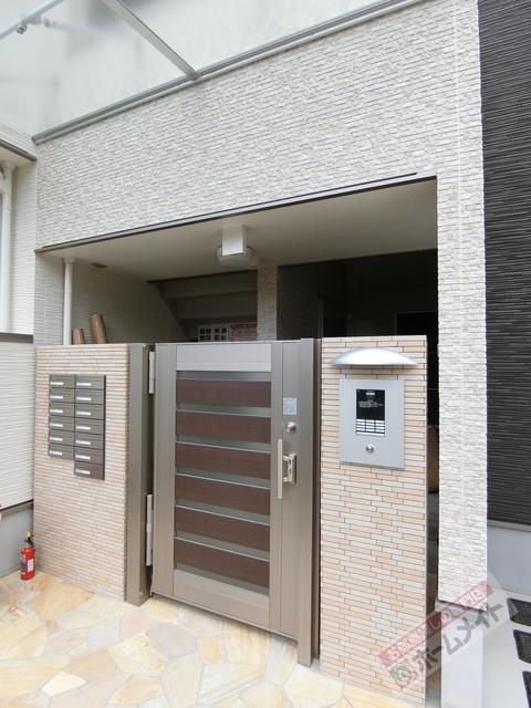 エントランス　オートロック完備
