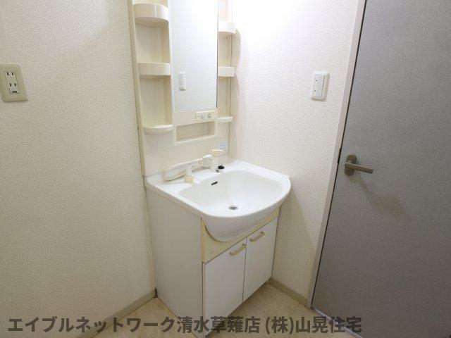 洗面設備　スペースが確保できる洗面所です