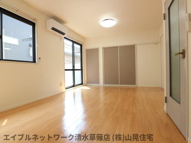 居室・リビング　こちらの居間で趣味の時間をお楽しみください