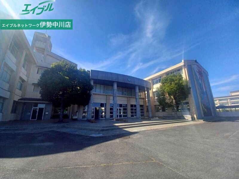 中学校　津市立南が丘中学校（中学校）まで1877m