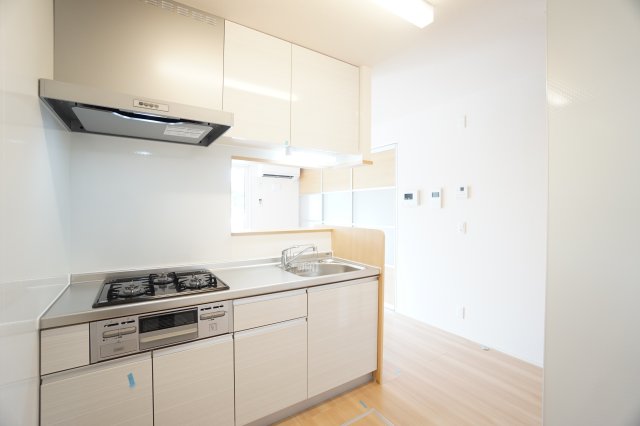 キッチン　※同物件・反転タイプの写真です。