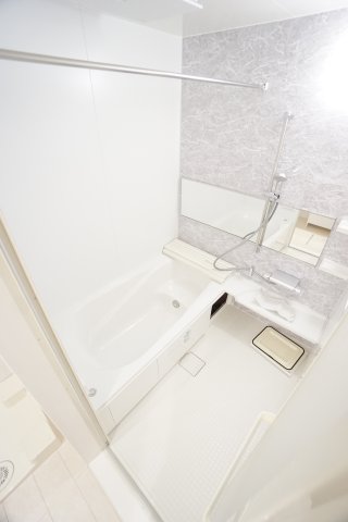 バス・シャワールーム　※同物件・反転タイプの写真です。