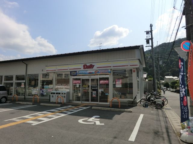 コンビニ　デイリーヤマザキ松尾大社前店（コンビニ）まで513m