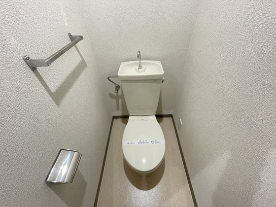 トイレ　※別号室の写真です