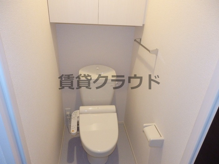 トイレ　温水洗浄便座は今では必須の設備になってきましたね！