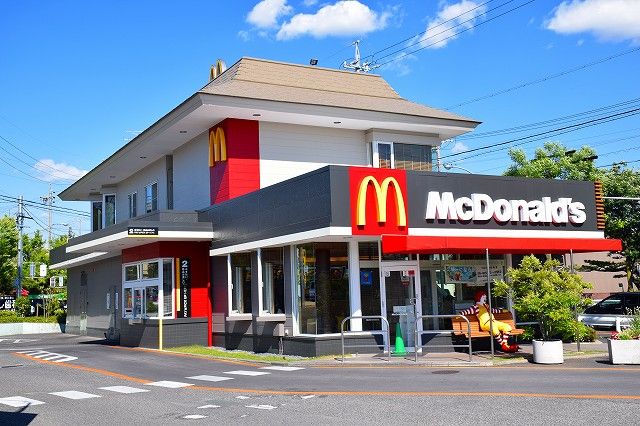 飲食店　マクドナルド平手店（飲食店）まで850m
