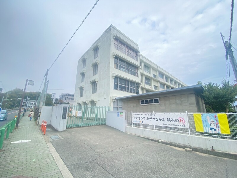 小学校　明石市立明石小学校（小学校）まで657m