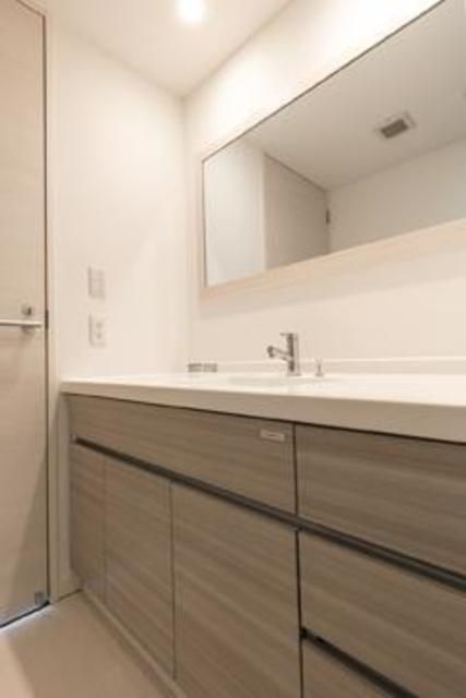 洗面設備　写真は同タイプ住居です。