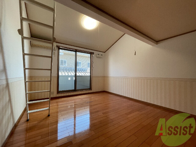 居室・リビング　６帖の洋室です、広々としていて綺麗ですね！