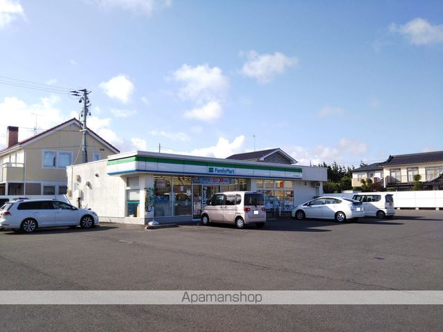 コンビニ　ファミリーマート（コンビニ）まで4511m