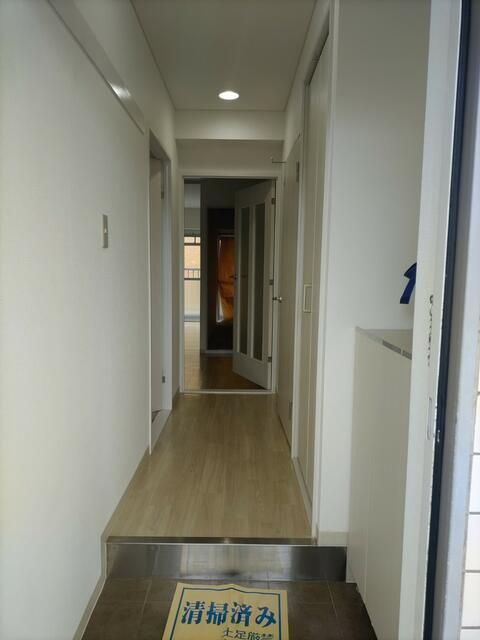 玄関　※前入居前の写真です