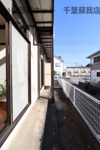 バルコニー　暖かな日差しのふりそそぐバルコニー