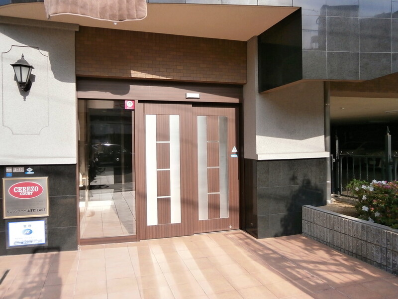 エントランス　オシャレ感漂うエントランスがお出迎え♪